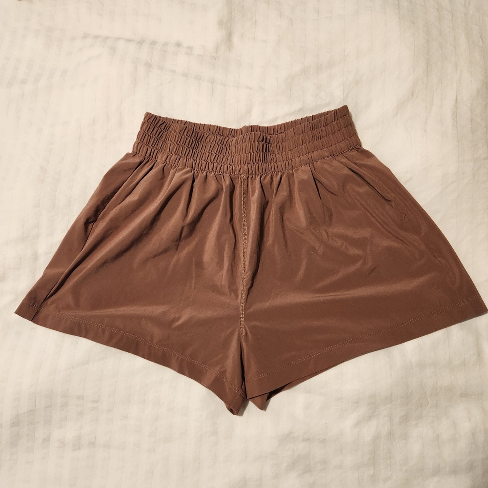 Vuori Shorts